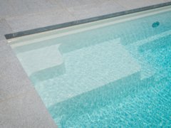 Hoe hou je je zwembadwater kristalhelder?