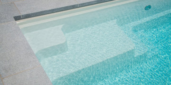 Comment garder une eau cristalline dans votre piscine ?